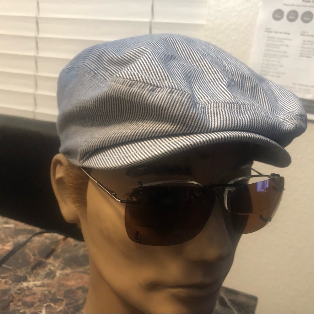 CRAZY 8 Brand Men’s White Blure StripNewsboy Classic Pics CAP Size M(7-8)